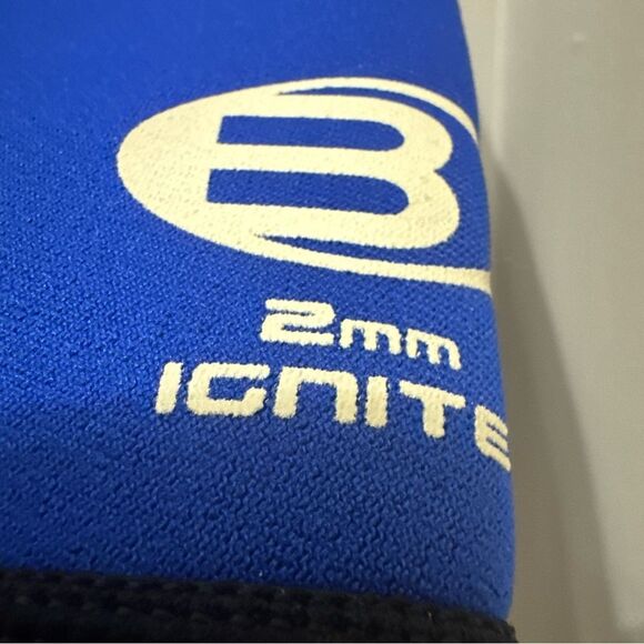 Blue and Black Swim Rashguard with Short Sleeves - Picture 4 of 7